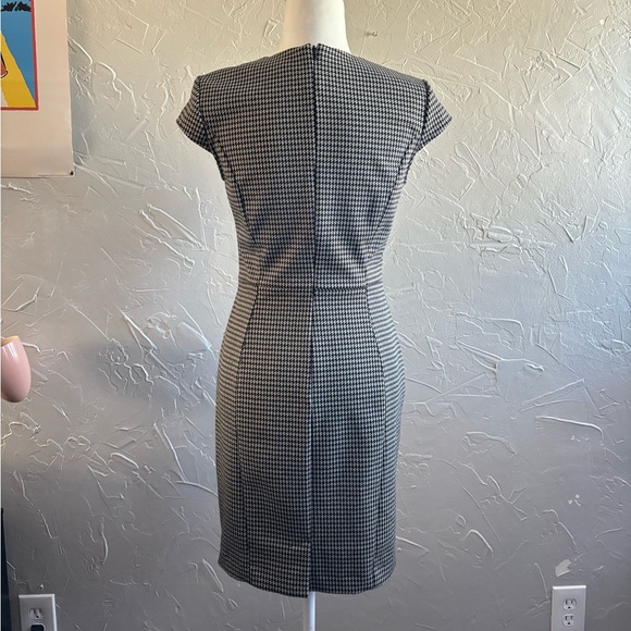 H&M Houndstooth Knee-Length Dress - Picture 4 of 9